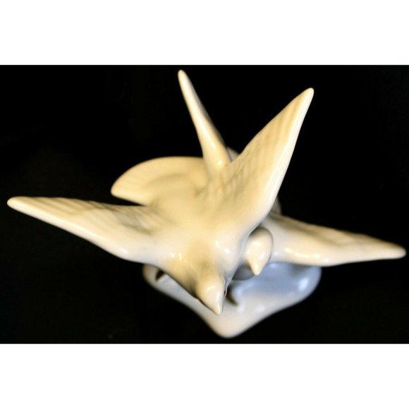 White Porcelain Doves in Flight Gold Trim Bibelou Romanian 5" Tall - Picture 6 of 8